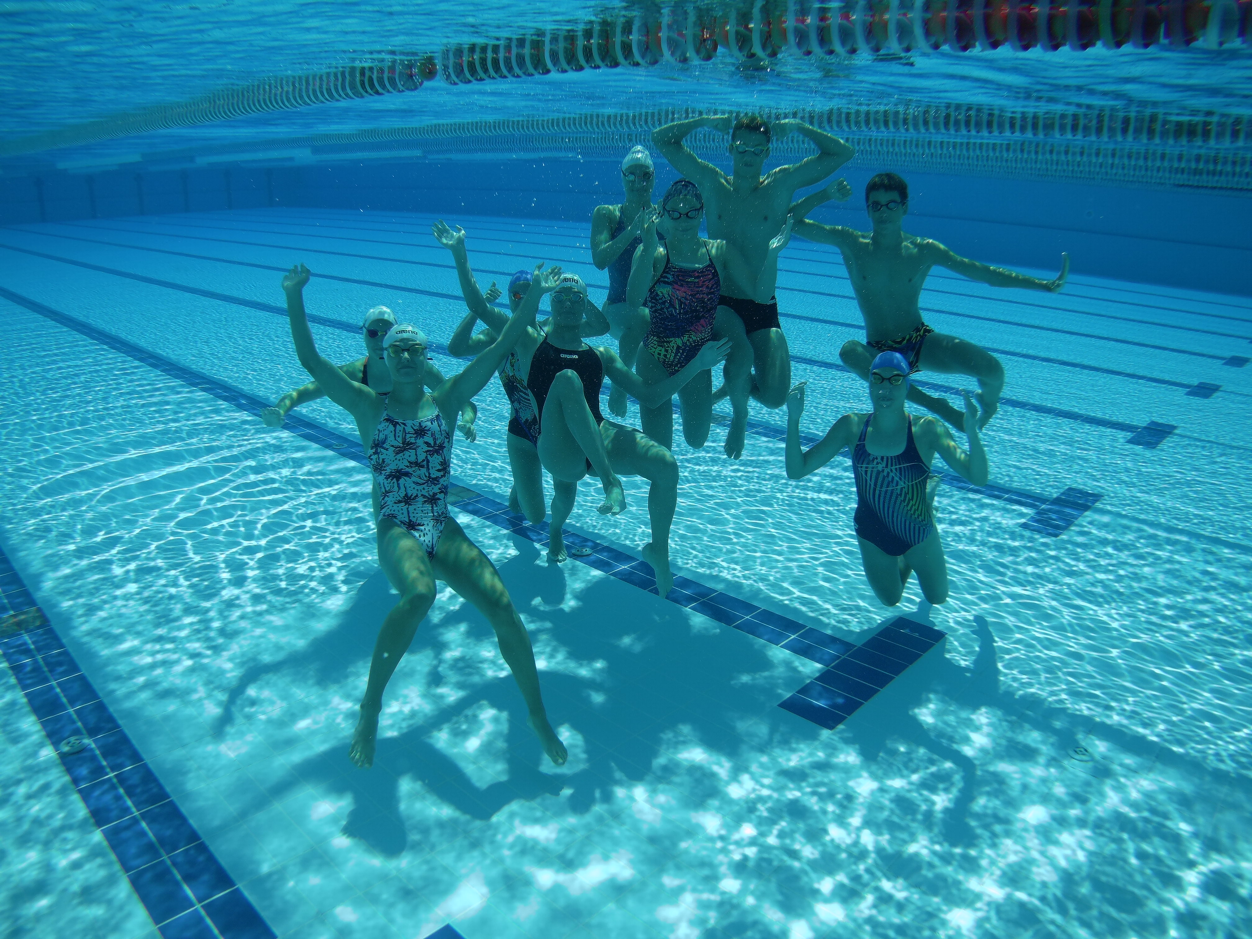 Hazatértek az úszók, Világkupán a NySC versenyzői