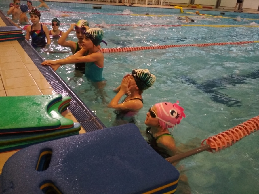 Úszni jó – sporteszközöket kaptak a Sportcentrum legkisebb úszói