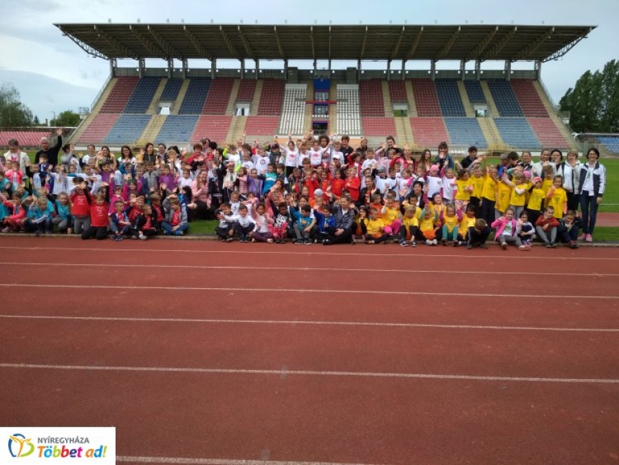 Óvodások sportversenye – Ismét összemérték erejüket a város ovisai a Városi Stadionban