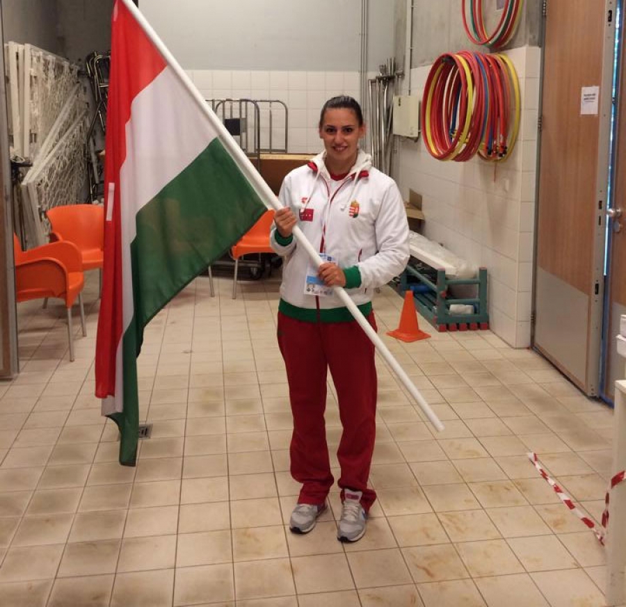 Szurovcsák Ivett vihette a magyar zászlót