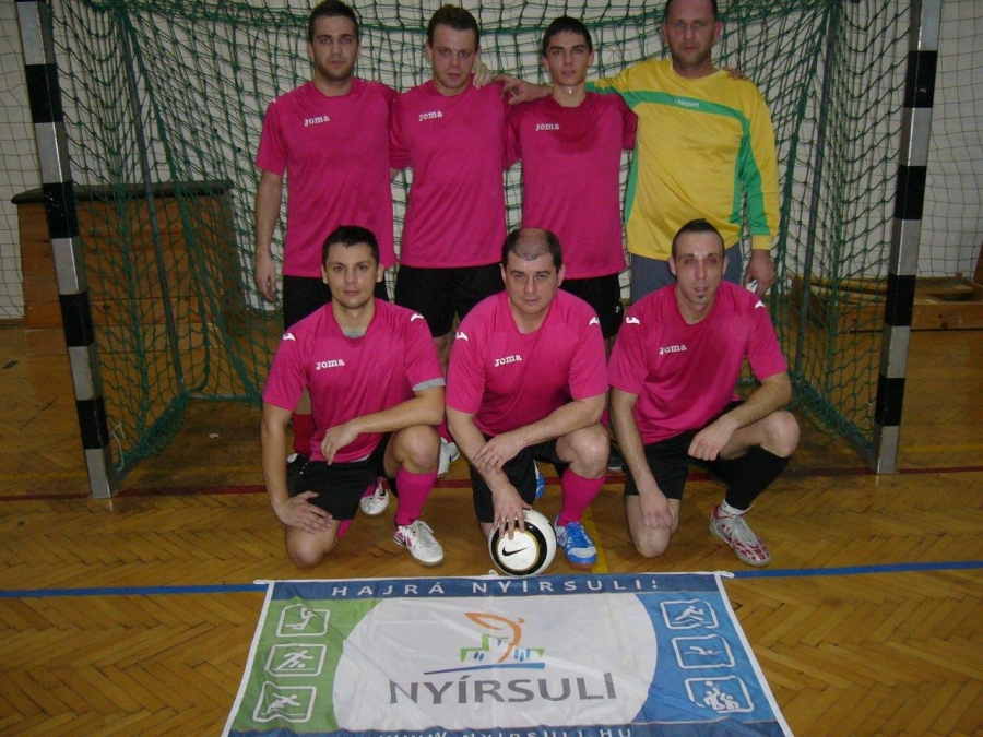 A CIVIS MÁRVÁNY KFT csapata a nyolcadik utas a döntőben