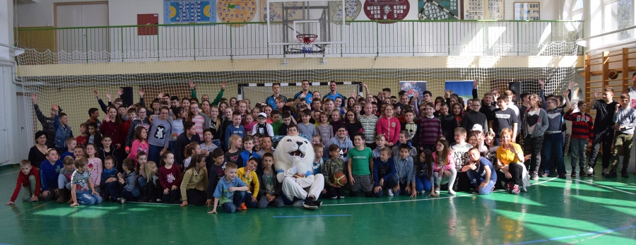 A Szőlőskerti iskolában toboroztak – A White Lion is a kosárlabdát népszerűsítette.